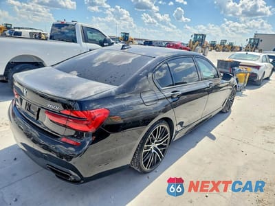 Trzecie zdjęcie samochodu z tyłu: 2018 BMW 750 I VIN:WBA7F0C56JGM23563 - miniatura