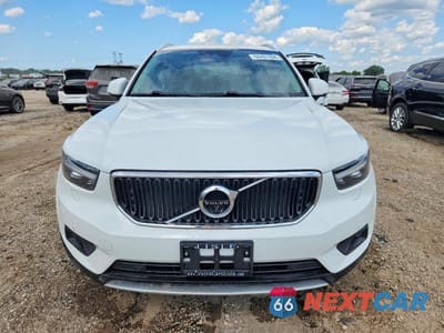 Piąte zdjęcie samochodu w środku: 2020 VOLVO XC40 T5 MOMENTUM VIN:YV4162UK3L2298866 - miniatura