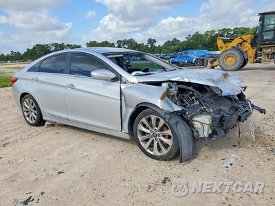Czwarte zdjęcie samochodu z boku: 2013 HYUNDAI SONATA SE VIN:5NPEC4AC1DH584415 - miniatura
