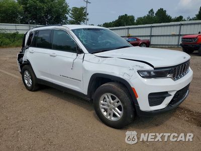 Czwarte zdjęcie samochodu z boku: 2025 JEEP GRAND CHEROKEE LAREDO VIN:1C4RJHAG3S8804327 - miniatura
