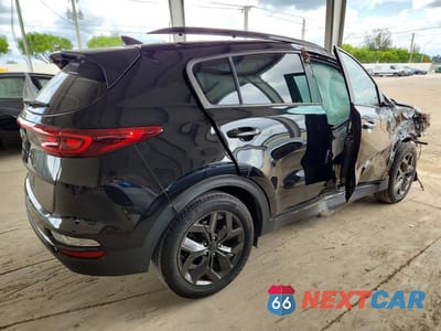 Trzecie zdjęcie samochodu z tyłu: 2022 KIA SPORTAGE S VIN:KNDP63AC0N7949473 - miniatura