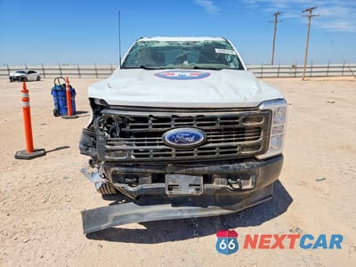 Piąte zdjęcie samochodu w środku: 2025 FORD F350 SUPER DUTY VIN:1FT8W3DT3SED23648 - miniatura
