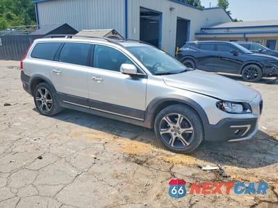 Czwarte zdjęcie samochodu z boku: 2014 VOLVO XC70 T6 VIN:YV4902BZ7E1186925 - miniatura