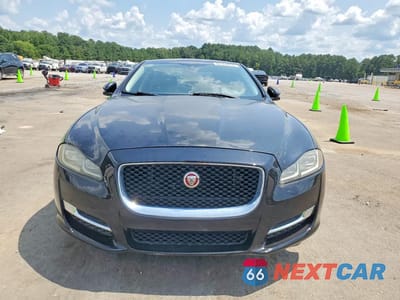 Piąte zdjęcie samochodu w środku: 2016 JAGUAR XJ VIN:SAJWA1C75G8V91333 - miniatura