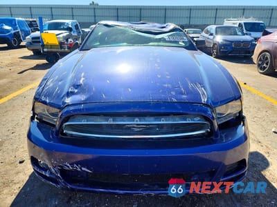 Piąte zdjęcie samochodu w środku: 2014 FORD MUSTANG VIN:1ZVBP8AM7E5294671 - miniatura