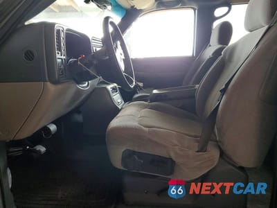 Zdjęcie 7 z 13 samochodu: 2001 CHEVROLET SUBURBAN K1500 VIN:3GNFK16T21G262098 - miniatura
