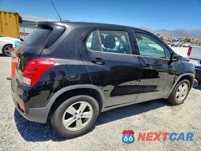 Trzecie zdjęcie samochodu z tyłu: 2020 CHEVROLET TRAX LS VIN:3GNCJKSB5LL122002 - miniatura