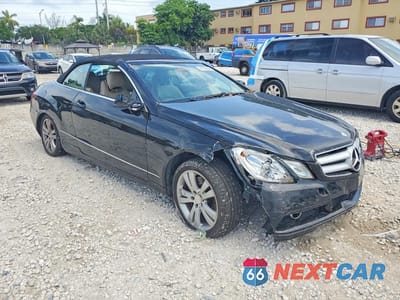Czwarte zdjęcie samochodu z boku: 2011 MERCEDES-BENZ E 350 VIN:WDDKK5GF1BF085981 - miniatura