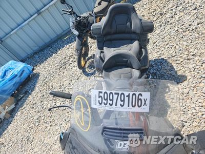 Piąte zdjęcie samochodu w środku: 2010 HONDA GL1800 VIN:1HFSC47H2AA902797 - miniatura