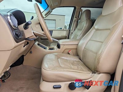 Zdjęcie 7 z 13 samochodu: 2006 FORD EXPEDITION XLT VIN:1FMPU16556LA17939 - miniatura