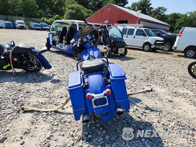 Czwarte zdjęcie samochodu z boku: 2011 HARLEY-DAVIDSON FLHX VIN:1HD1KBM18BB647975 - miniatura