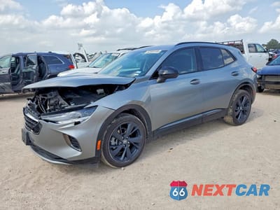 2023 BUICK ENVISION ESSENCE LRBFZNR45PD035072 - główne zdjęcie licytacji z USA - miniatura