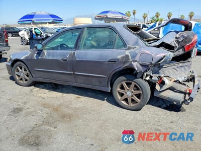 Drugie zdjęcie samochodu z przodu: 1998 HONDA ACCORD EX VIN:1HGCG1655WA004633 - miniatura