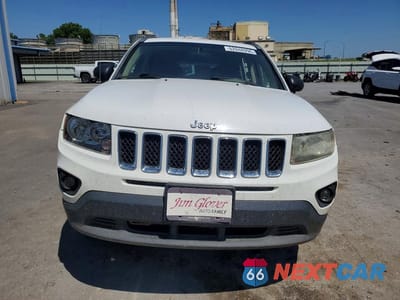 Piąte zdjęcie samochodu w środku: 2014 JEEP COMPASS SPORT VIN:1C4NJCBA9ED593707 - miniatura