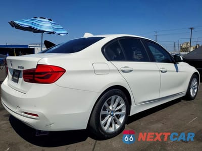 Trzecie zdjęcie samochodu z tyłu: 2018 BMW 320 I VIN:WBA8A9C5XJAH14709 - miniatura