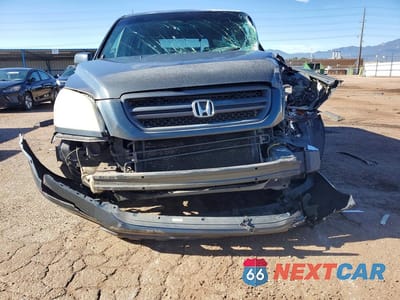 Piąte zdjęcie samochodu w środku: 2005 HONDA PILOT EXL VIN:2HKYF18685H560309 - miniatura