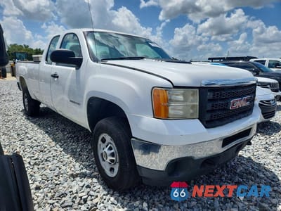 Czwarte zdjęcie samochodu z boku: 2011 GMC SIERRA C2500 HEAVY DUTY VIN:1GT21ZCG4BZ136181 - miniatura