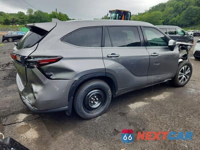 Trzecie zdjęcie samochodu z tyłu: 2026 TOYOTA HIGHLANDER XLE VIN:5TDKDRBH6TS598911 - miniatura