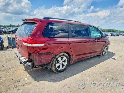 Trzecie zdjęcie samochodu z tyłu: 2014 TOYOTA SIENNA LE VIN:5TDKK3DC6ES448689 - miniatura