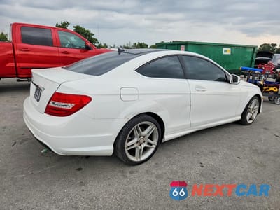 Trzecie zdjęcie samochodu z tyłu: 2013 MERCEDES-BENZ C 250 VIN:WDDGJ4HB6DF990105 - miniatura