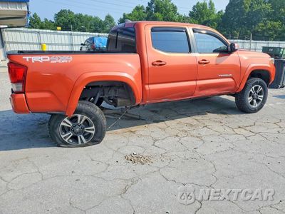 Trzecie zdjęcie samochodu z tyłu: 2017 TOYOTA TACOMA TRD SPORT VIN:3TMCZ5AN4HM081104 - miniatura
