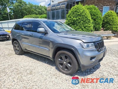 Czwarte zdjęcie samochodu z boku: 2012 JEEP GRAND CHEROKEE LAREDO VIN:1C4RJFAG8CC103463 - miniatura