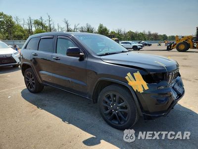 Czwarte zdjęcie samochodu z boku: 2018 JEEP GRAND CHEROKEE LAREDO VIN:1C4RJFAG0JC285916 - miniatura