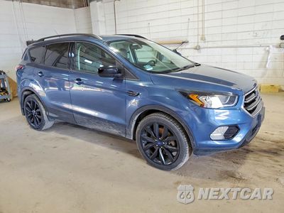 Czwarte zdjęcie samochodu z boku: 2018 FORD ESCAPE SE VIN:1FMCU9GD0JUA72093 - miniatura