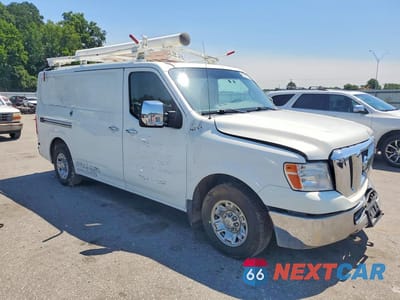 Czwarte zdjęcie samochodu z boku: 2015 NISSAN NV 2500 HD SL VIN:1N6AF0KY1FN804774 - miniatura