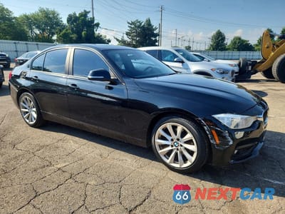 Czwarte zdjęcie samochodu z boku: 2018 BMW 320 XI VIN:WBA8E5G5XJNU47102 - miniatura