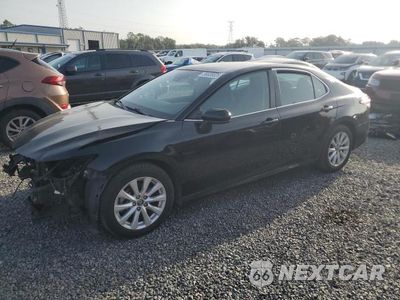 2018 TOYOTA CAMRY LE 4T1B11HK8JU106784 - główne zdjęcie licytacji z USA - miniatura