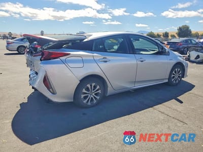 Trzecie zdjęcie samochodu z tyłu: 2021 TOYOTA PRIUS PRIME LE VIN:JTDKAMFP2M3191586 - miniatura