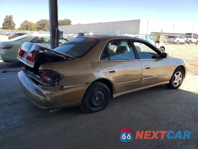 Trzecie zdjęcie samochodu z tyłu: 1998 HONDA ACCORD EX VIN:1HGCG6670WA083367 - miniatura