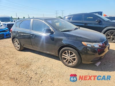 Czwarte zdjęcie samochodu z boku: 2011 KIA FORTE EX VIN:KNAFU5A27B5354452 - miniatura