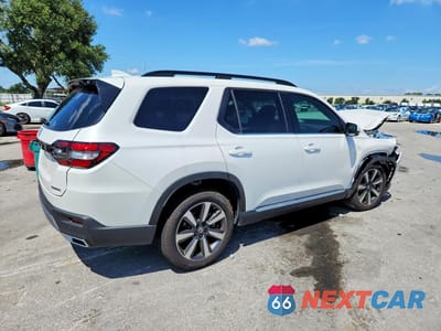 Trzecie zdjęcie samochodu z tyłu: 2025 HONDA PILOT TOURING VIN:5FNYG1H78SB170603 - miniatura