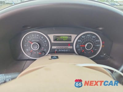 Zdjęcie 9 z 13 samochodu: 2006 FORD EXPEDITION XLT VIN:1FMPU16556LA17939 - miniatura
