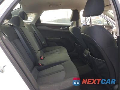 Zdjęcie 10 z 12 samochodu: 2022 KIA K5 LXS VIN:5XXG14J23NG152217 - miniatura
