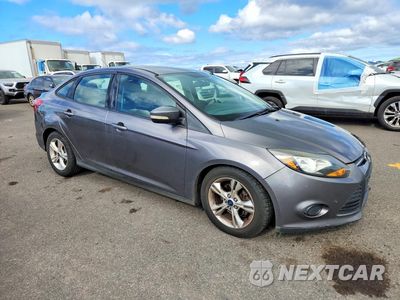 Czwarte zdjęcie samochodu z boku: 2014 FORD FOCUS SE VIN:1FADP3F28EL227908 - miniatura