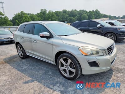 Czwarte zdjęcie samochodu z boku: 2013 VOLVO XC60 T6 VIN:YV4902DZ6D2378679 - miniatura