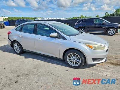 Czwarte zdjęcie samochodu z boku: 2016 FORD FOCUS SE VIN:1FADP3F2XGL341038 - miniatura