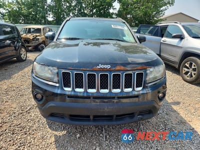 Piąte zdjęcie samochodu w środku: 2016 JEEP COMPASS SPORT VIN:1C4NJDBB9GD627016 - miniatura