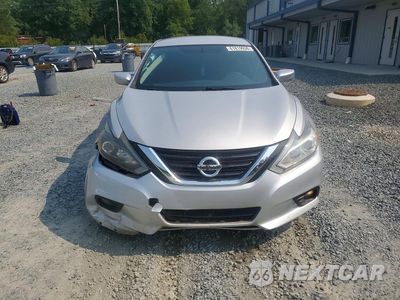 Piąte zdjęcie samochodu w środku: 2017 NISSAN ALTIMA 2.5 SR VIN:1N4AL3AP8HN308840 - miniatura