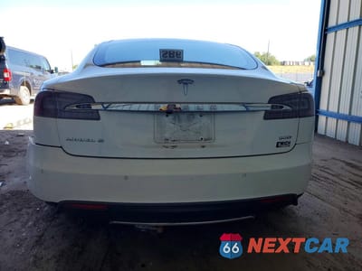 Zdjęcie 6 z 12 samochodu: 2016 TESLA MODEL S VIN:5YJSA1E2XGF124696 - miniatura