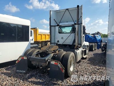 Czwarte zdjęcie samochodu z boku: 2021 MACK ANTHEM SEMI TRUCK VIN:1M1AN2AX5MM002175 - miniatura