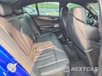 Zdjęcie 10 z 12 samochodu: 2018 BMW M5 VIN:WBSJF0C55JB282189 - miniatura
