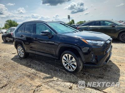 Czwarte zdjęcie samochodu z boku: 2024 TOYOTA RAV4 XLE PREMIUM VIN:2T3A1RFV2RC478701 - miniatura