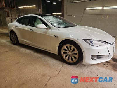 Czwarte zdjęcie samochodu z boku: 2019 TESLA MODEL S VIN:5YJSA1E28KF340099 - miniatura