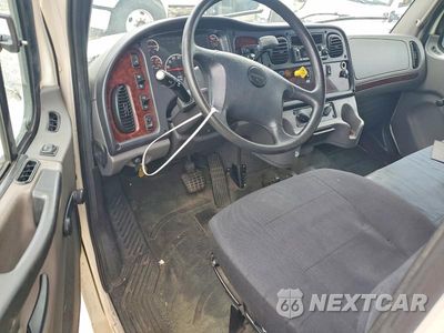 Zdjęcie 8 z 12 samochodu: 2015 FREIGHTLINER M2 106 MED - SEMI TRUCK VIN:3ALACXDT3FDGA5240 - miniatura