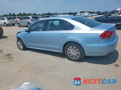 Drugie zdjęcie samochodu z przodu: 2013 VOLKSWAGEN PASSAT S VIN:1VWAH7A31DC036120 - miniatura
