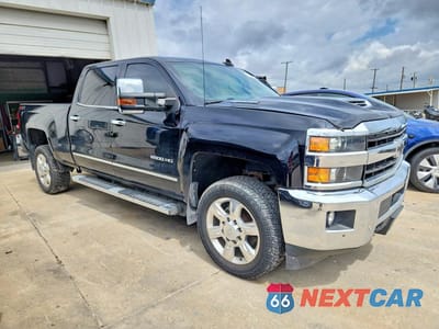 Czwarte zdjęcie samochodu z boku: 2018 CHEVROLET SILVERADO K2500 HEAVY DUTY LTZ VIN:1GC1KWEY0JF171538 - miniatura
